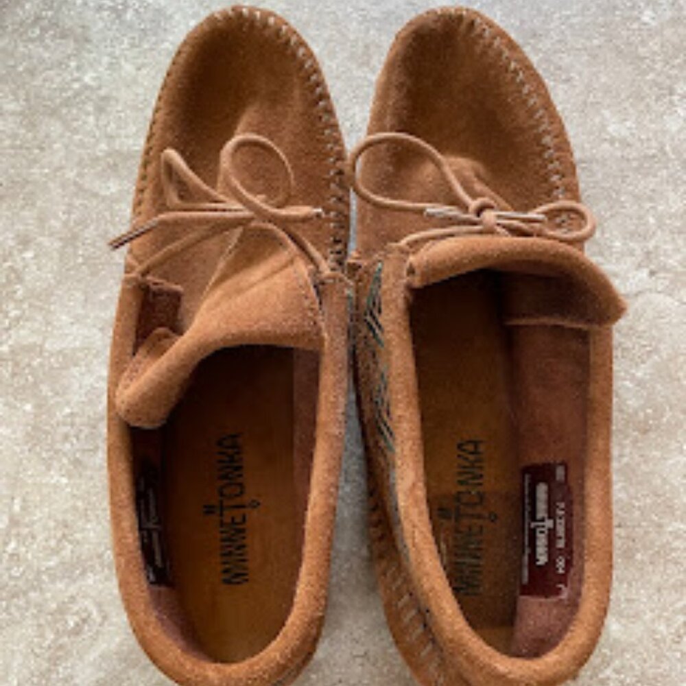 Minnetonka Moccasins Women's shoes - Picture 2 of 3